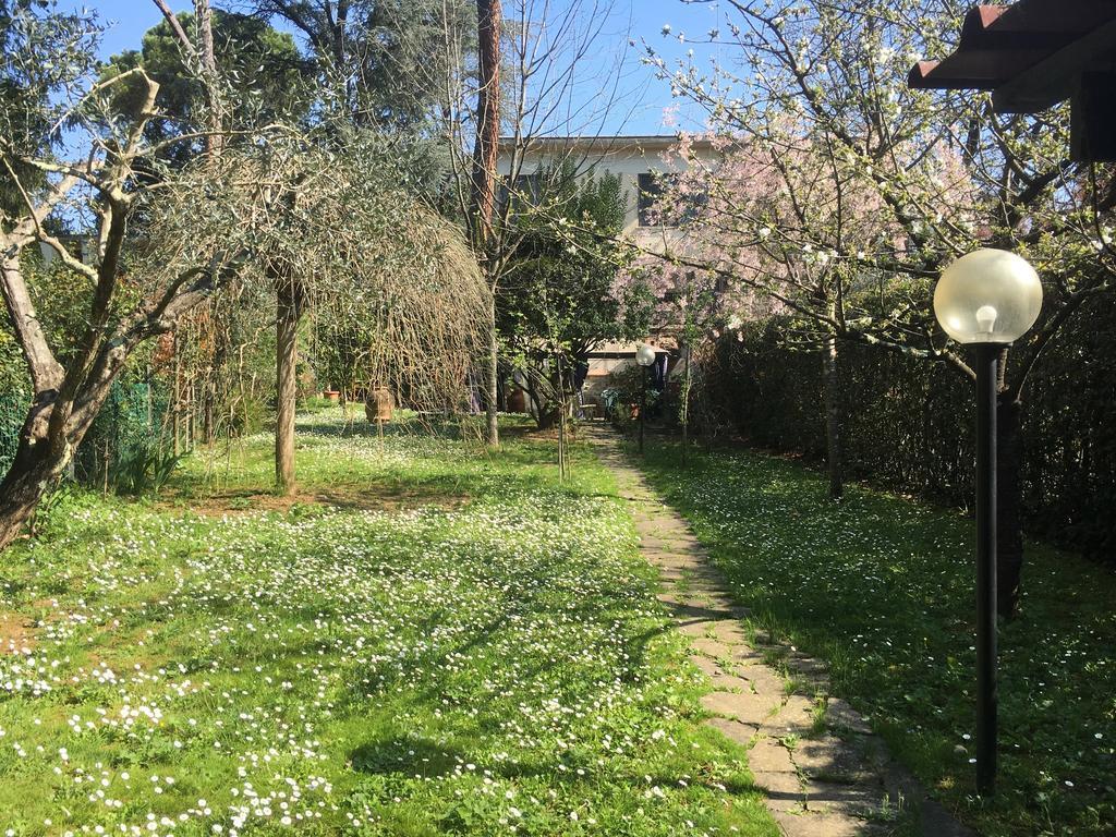 Old Town in the green: Federico's apartment. Florence Buitenkant foto
