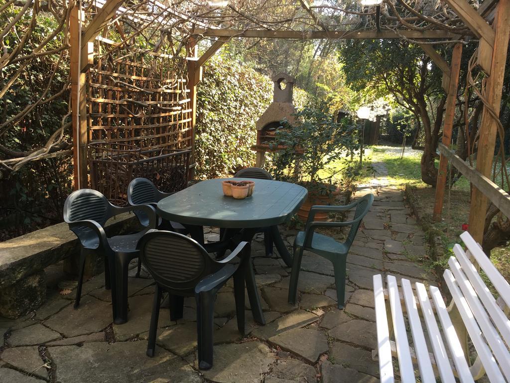 Old Town in the green: Federico's apartment. Florence Buitenkant foto
