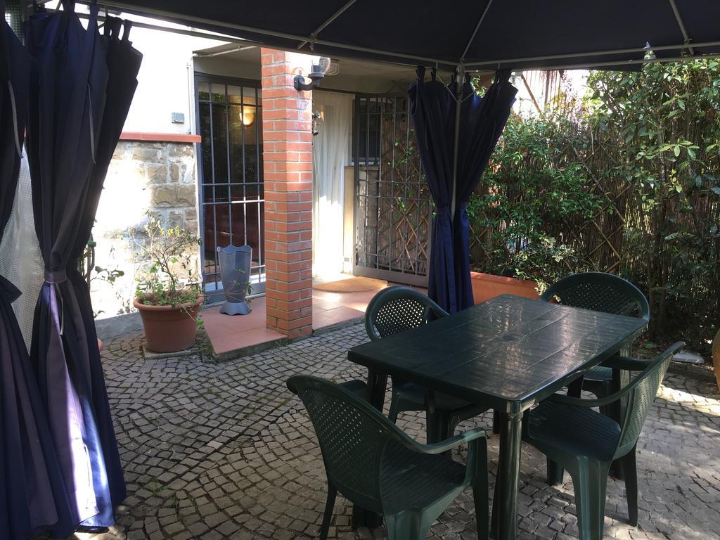 Old Town in the green: Federico's apartment. Florence Buitenkant foto